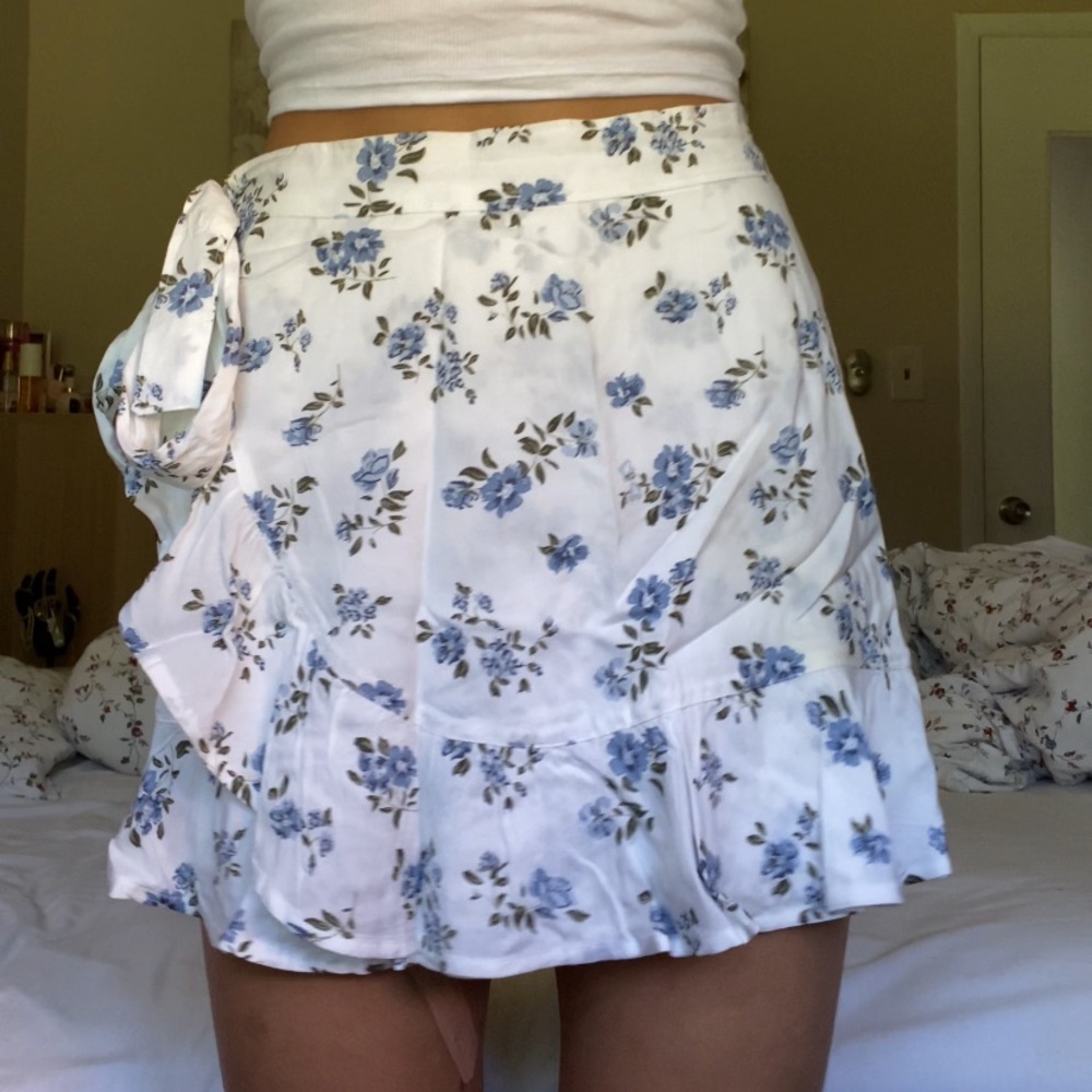 Ultra High Rise Wrap White Floral Ruffle Skort